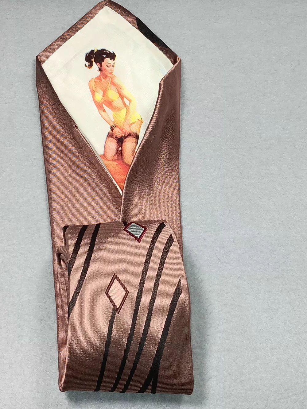 Vtg DOLCE & GABBANA Cravatte Silk Tie Brown Abstract Hidden PINUP PEEK-A-BOO